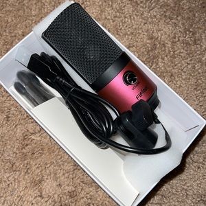 New in box fifine podcast / gaming microphone